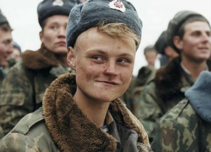 Апрель русский солдат. Чечня 1995 солдаты срочники. Русские солдаты в Чечне.