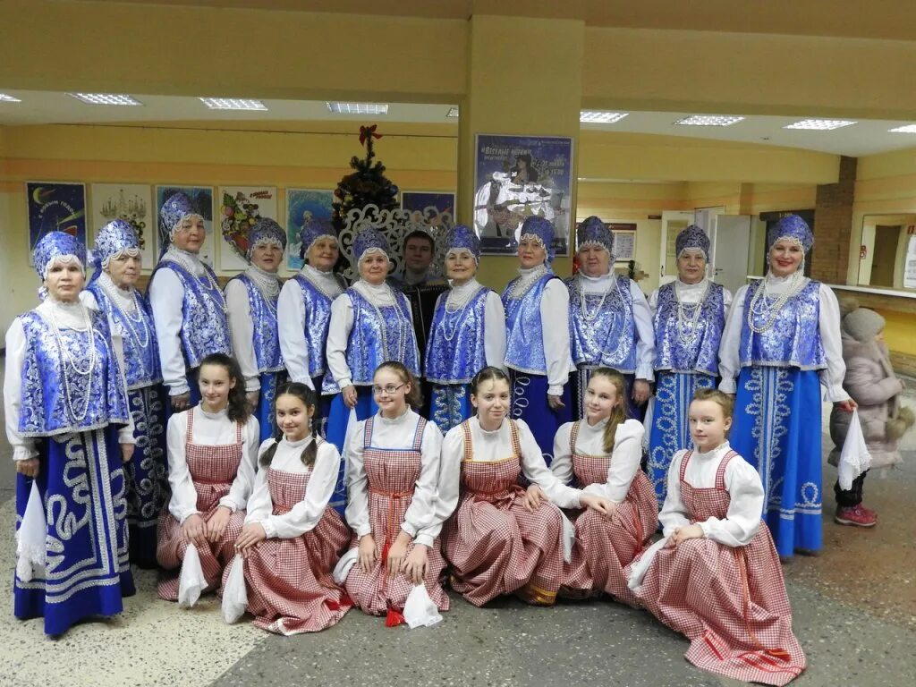 народный инструмент балалайка. детский ансамбль народных инструментов. ансамбль "мозаика" великий новгород. дети играющие на музыкальных инструментах. дети играющие на инструментах.