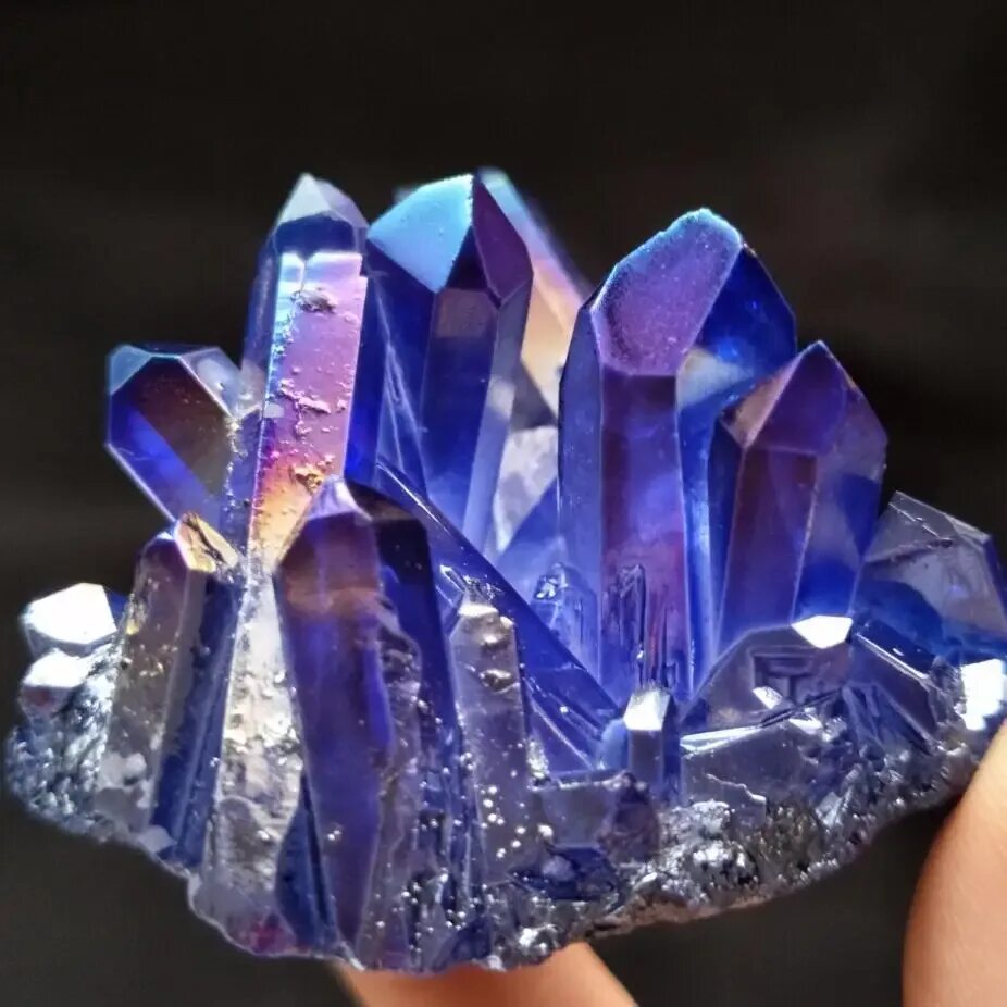 Quartz crystal. Титан Аура кварц. Кристалл кварца. Титановый Кристалл висмута. Титаниум кварц.