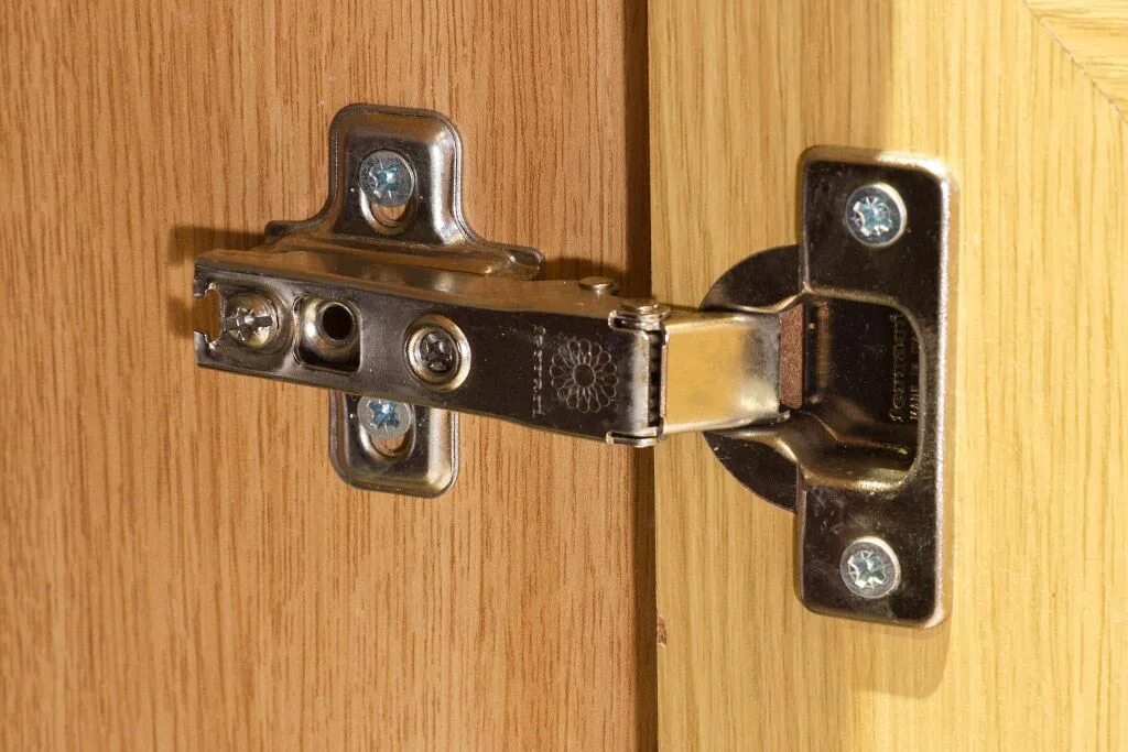 Петли дверные Door Hinges. Крепление дверцы кухонного гарнитура. Навесы дверные. Петли на двери кухонного гарнитура.