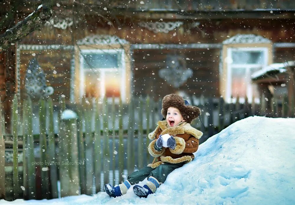 Мало тепло деревня. Зимние радости. Детство зимой. Зимнее счастье. Детство в деревне зимой.