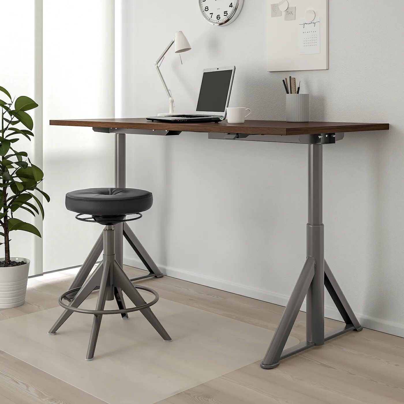 Desk stands. Стол идосен икеа. Стол письменный ikea идосен. Стол икеа регулируемый по высоте. Стол IDASEN 160 80.