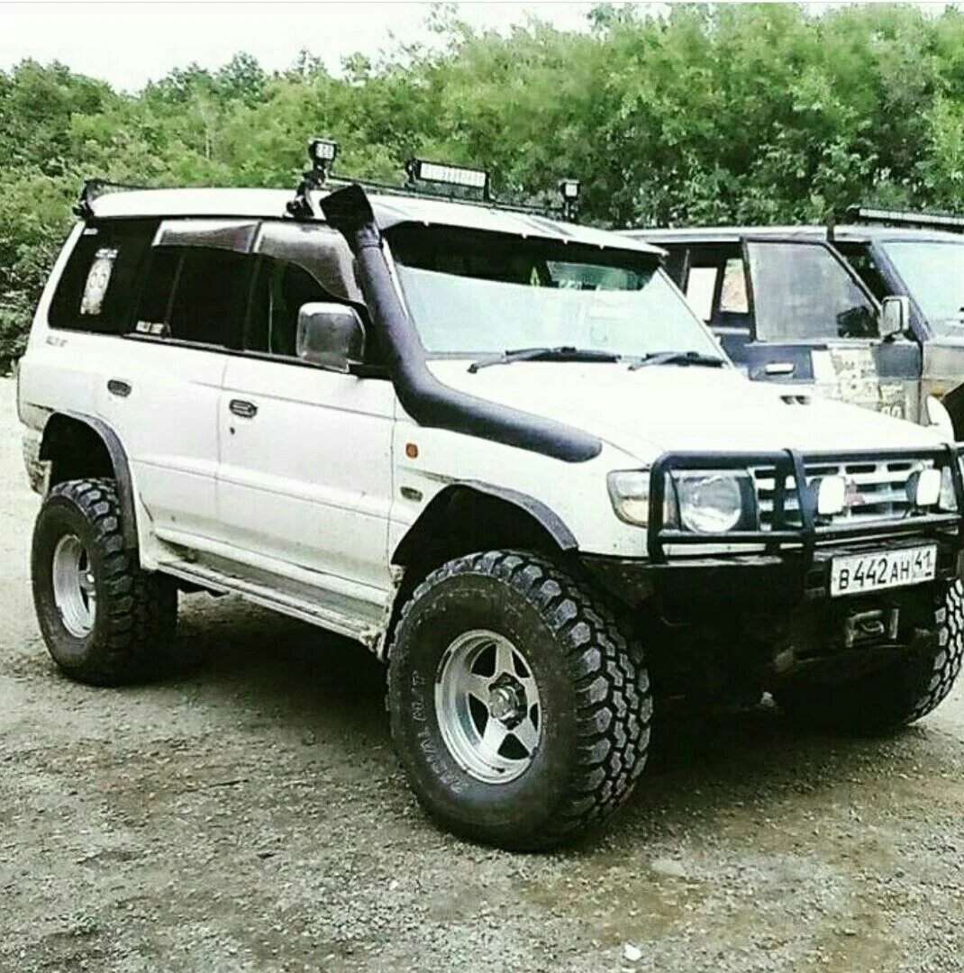 Купить ммс паджеро. Митсубиси Паджеро 2 off Road. Мицубиси Паджеро 2 оффроуд. Pajero 2 Tuning Offroad. Mitsubishi Pajero 1998.