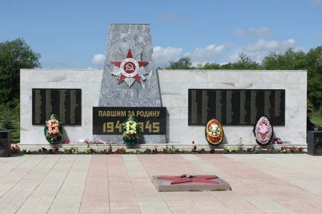 Село алексеевка алексеевского района самарской области. Парк Победы село Алексеевка Алексеевский район Самарская область. Алексеевка Кинель мемориал вечный огонь. Парк с.Алексеевка Алексеевского района Самарской области. Парк Победы Алексеевский район РТ.