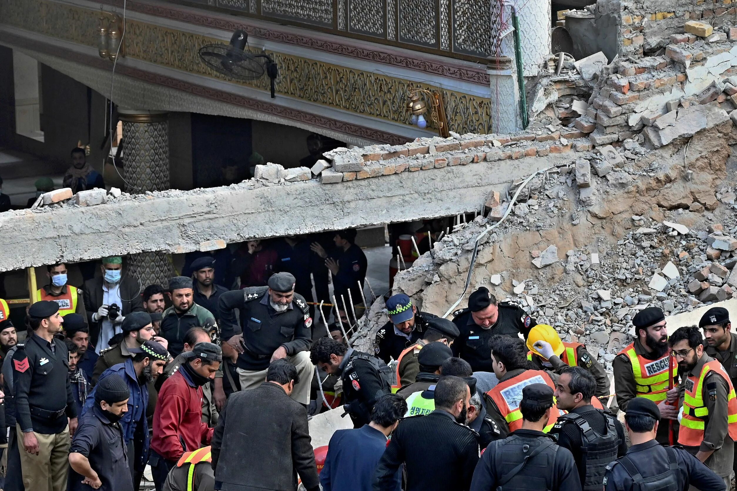 Теракт в австралии мечеть. Пешавар Пакистан теракт.