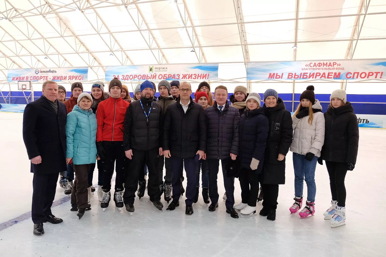 Выпуск новости удмуртия. Каток в Удмуртии. Каток Сигаево Сарапул. Сарапул Крытый каток Сигаево. Глава Сарапульского района Удмуртской Республики.