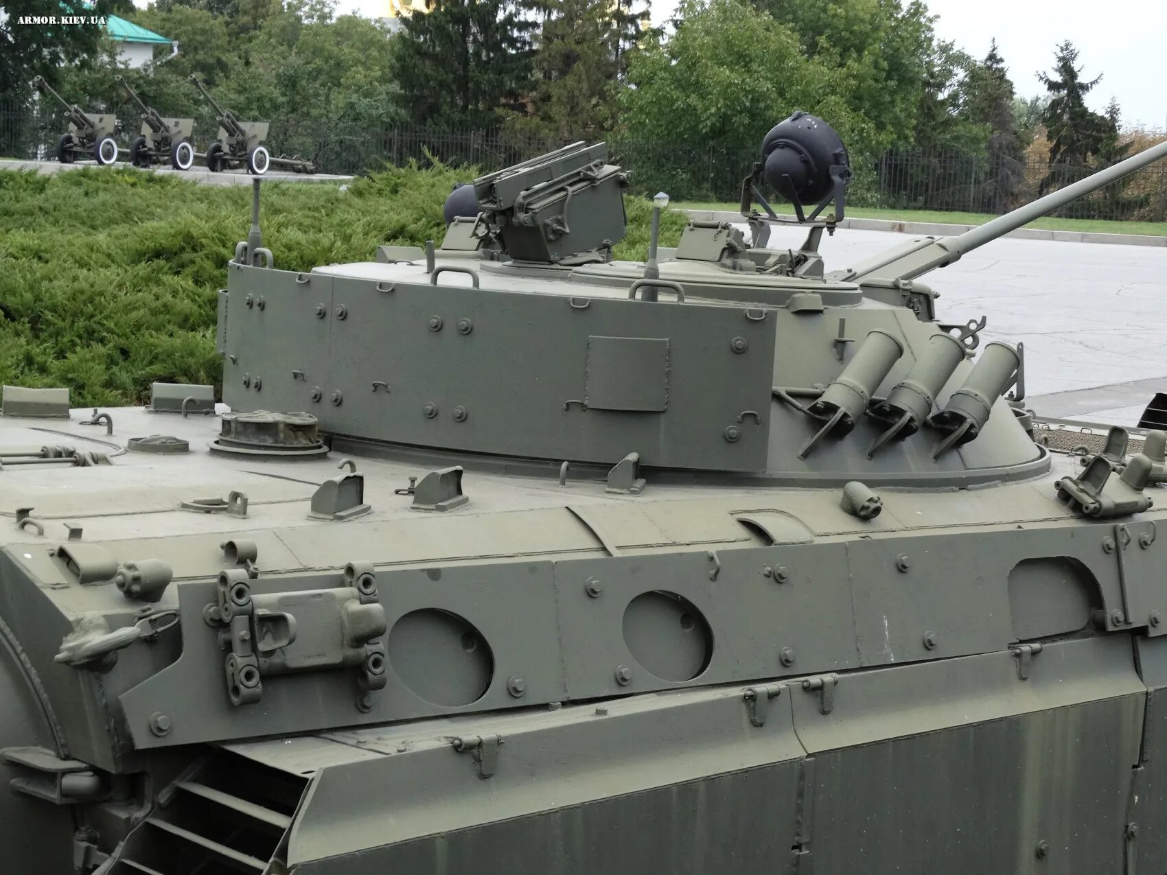 крепс бмп 2в1. бмп 2 дополнительное бронирование. ровнитель (стяжка пола) первичный крепс рв 25 кг. броня бмп 2. курганская версия бмп-2м.