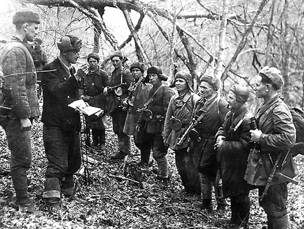 Подвиги партизан в годы войны. Партизанские отряды Кубани 1943. Брянские Партизаны в годы войны 1941-1945. Партизаны 1942. Партизанский отряд Данченкова 1942.