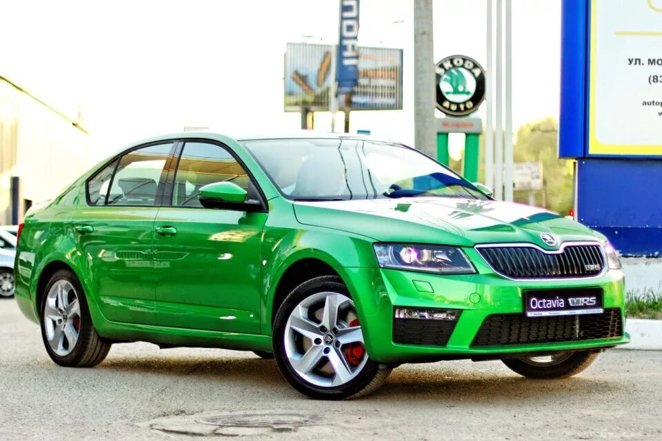 Škoda Octavia зеленая. Skoda Octavia 2014 зеленая. Skoda octavia цвета