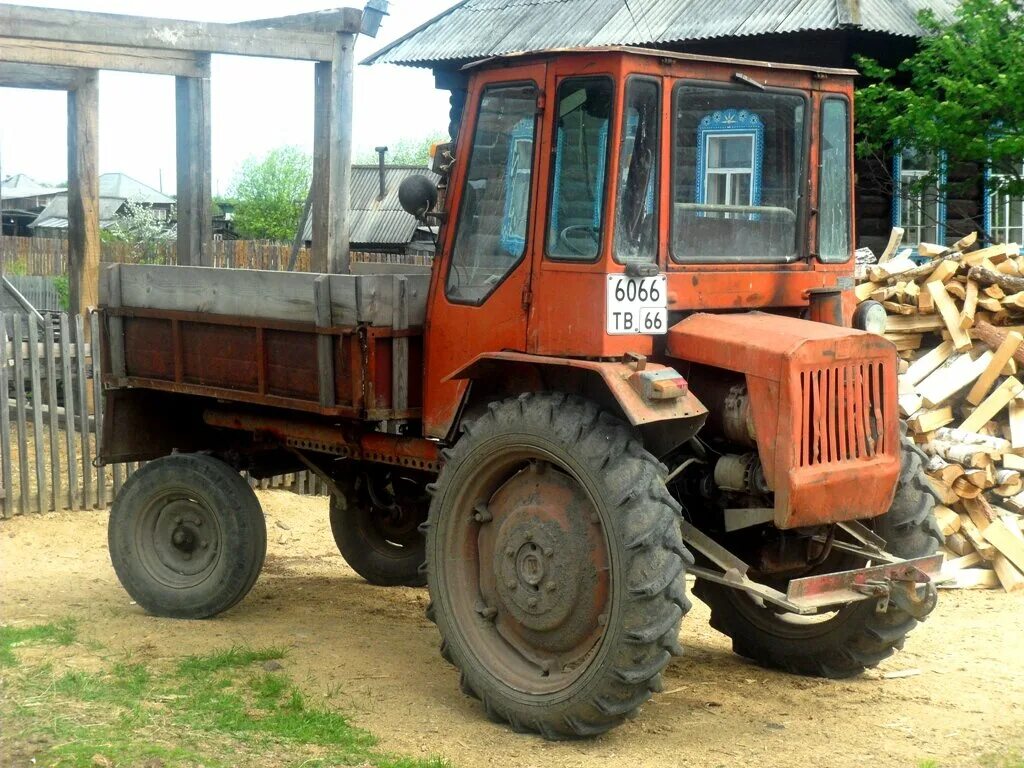 Т 16 км. Трактор т-16м. Т-16 (трактор). Трактор ВТЗ Т-16. Советский трактор т 16.