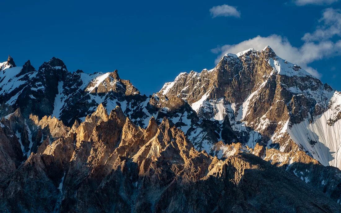 К2 гора. Самая большая гора в мире. Гора к2 фото. Самая большая гора в мире по площади