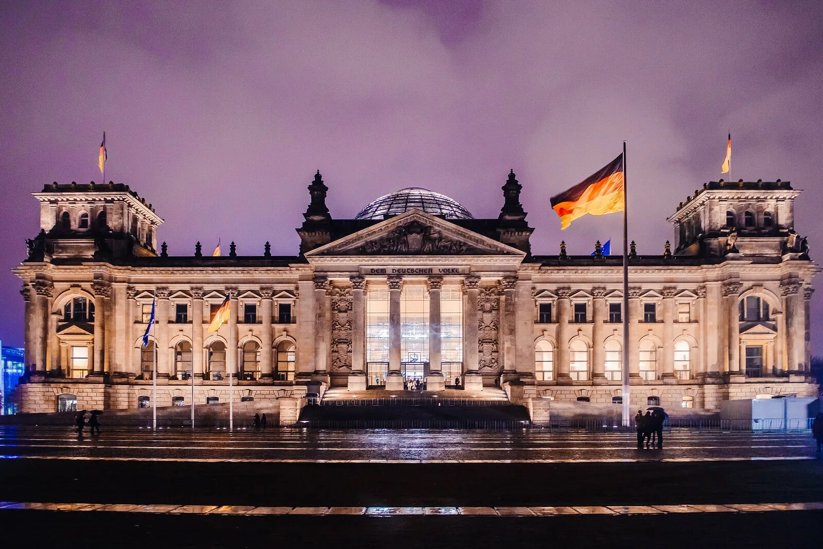 бранденбург рейхстаг. резиденция рейхстаг берлин. знамя на рейхстаге. рейхстаг в берлине сейчас. рейхстаг выступал.