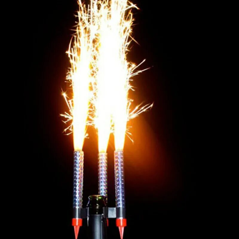 зеленый салют. буквы пероте пиротехника горящие. колонка салют горит красным цветом. яндекс станция алиса. колонка салют горит красным цветом.