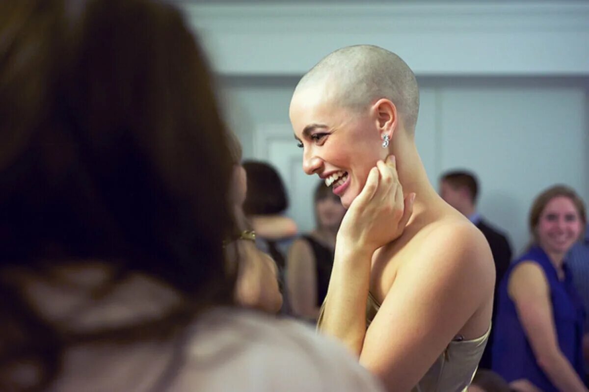 Shaved woman. Headshave. Bald headshave. Samantha headshave. Девушка headshave.