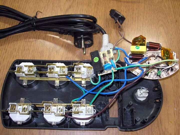 Как починить сетевой фильтр. Фильтр сетевой apc ph6vt3-rs. сетевой фильтр ds2333oc. сетевой фильтр surge arrest apc ph6t3-rs в комплекте. что внутри сетевого фильтра apc.
