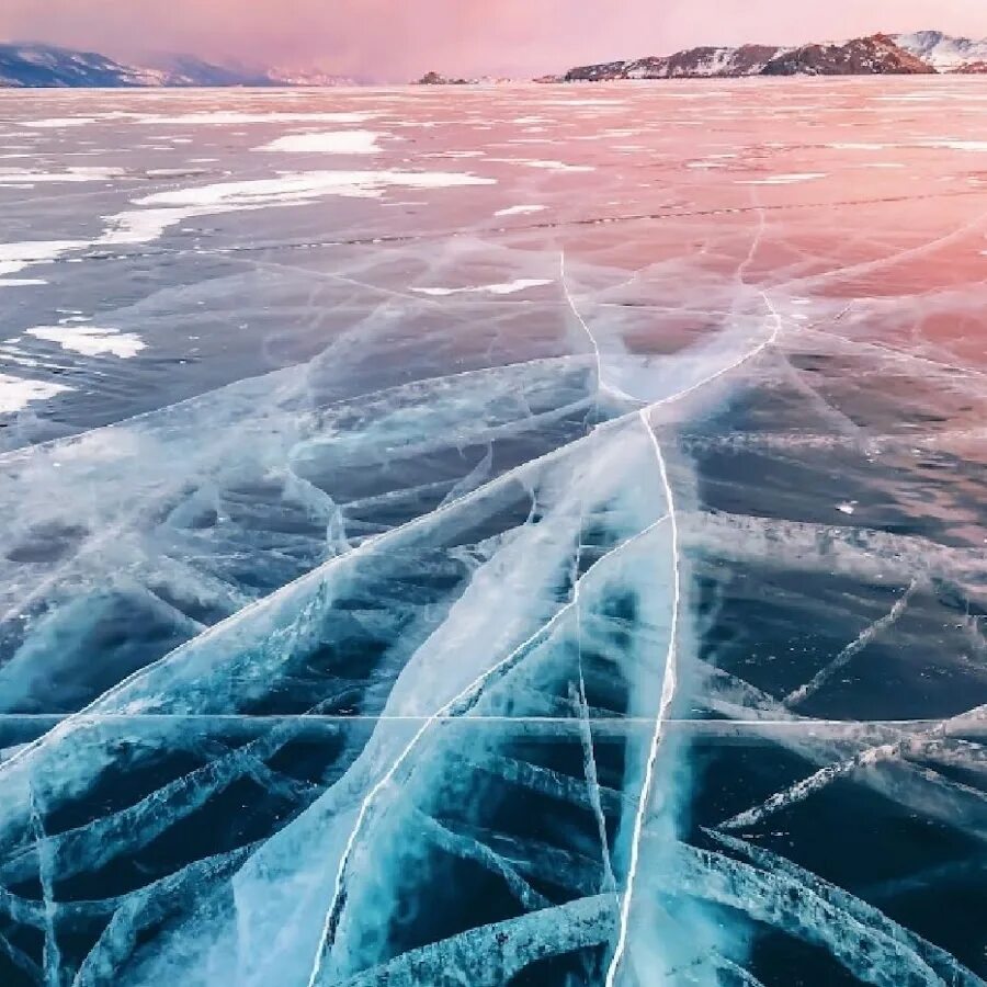 Трещины воды. Замерзшее озеро Байкал. Становые щели на Байкале. Озеро Байкал лед.