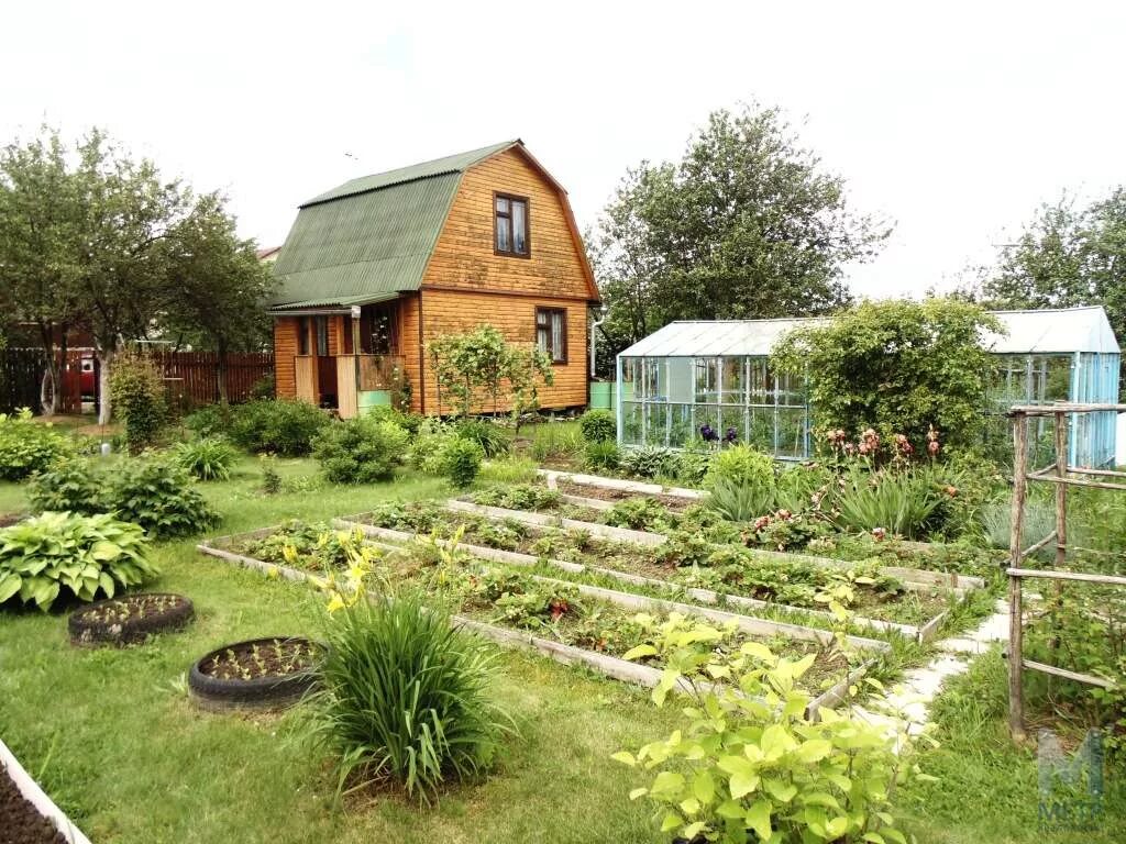 улица 6 соток. улица 6 соток. дачный домик на участке. красивая дача. улица 6 соток.