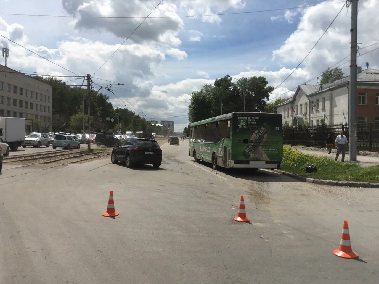 Т п дзержинский. Дтп проспект дзержинского. дтп дзержинский автобус. авария на проспекте дзержинского в новосибирске сегодня. дзержинский район новосибирск.