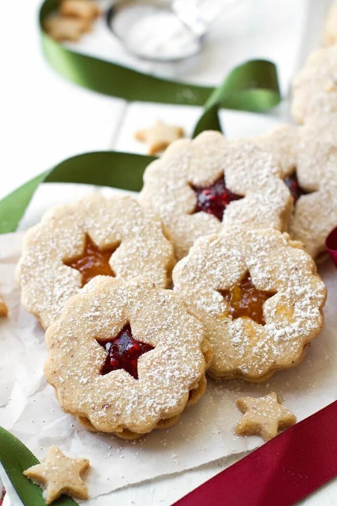 Печенье Linzer. Печенье с мармеладом. Печенье «песочное». Рождественские печенья с изюмом.