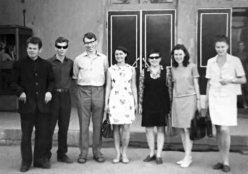 Казан федерал университет. Биологический факультет мгу зимой. Физфак мгу выпуск 1988. Физфак 2 2. Физфак ургу выпуск 1985 год.