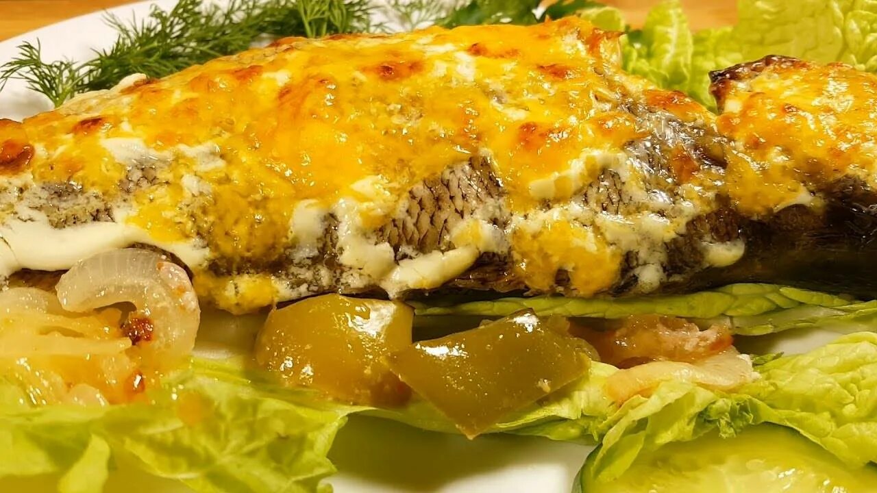 Окунь быстро и вкусно. Морской окунь запеченный в духовке. морской окунь в духовке с картофелем. окунь запеченный в духовке. окунь в духовке с сыром.