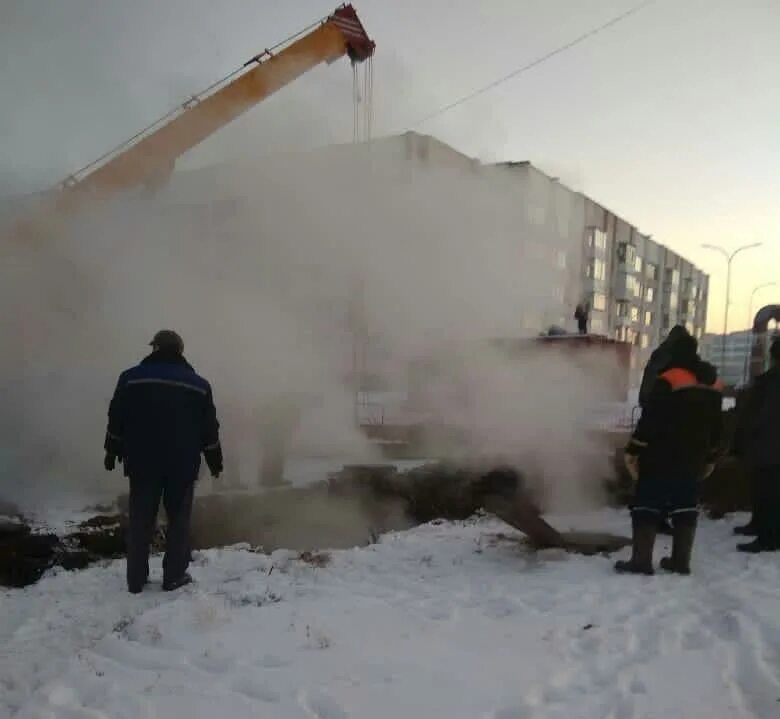 Что произошло в елабуге и нижнекамске. Прорыв трубы теплоснабжения. Причины аварии на теплотрассе. Прорыв трубы теплотрассы. Авария теплоснабжения.