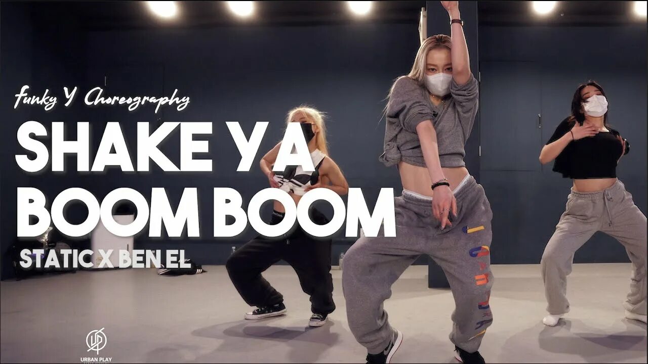 Песню бум бум бум танец. Shake ya Boom Boom. Танец бум бум. Косплей Пауэр Boom Boom Shake Shake. Бум бум Шейк Шейк песня.