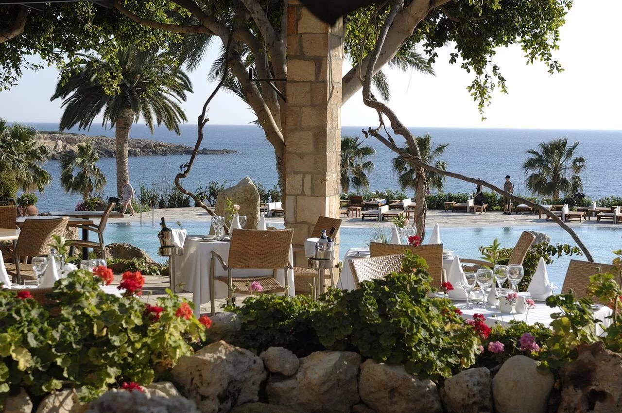 Отель coral beach. Coral Beach Hotel & Resort 5*. Корал Бич Резорт Кипр. Пафос / Paphos Coral Beach Hotel & Resort 5. Беач Ресорт Кипр отель.