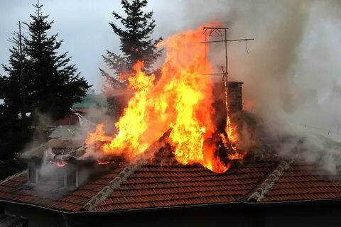Горит чердак