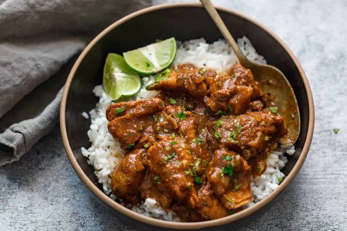 Чикен карри. Чикен карри блюдо. Цыпленок карри. Чикин карри (Chicken Curry) блюдо.