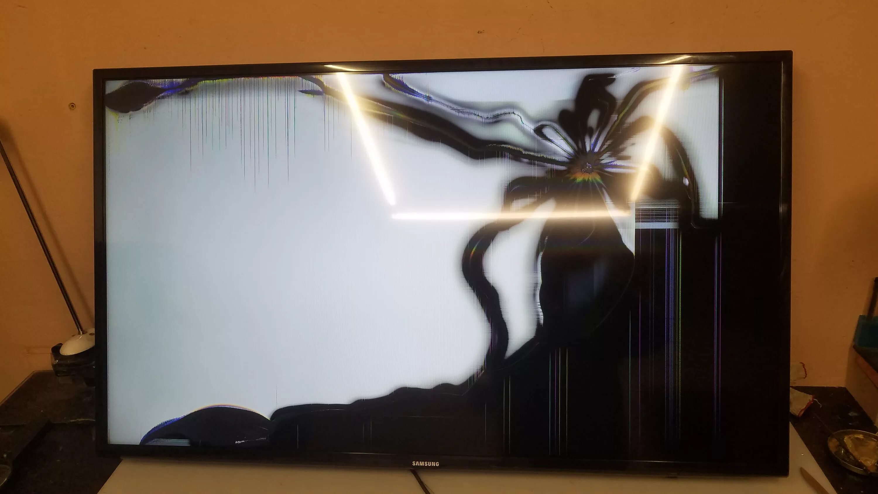 разбитая матрица самсунг. разбитый телевизор самсунг плазма. матрица телевизора samsung. сломанный телевизор экран самсунг. сломанный телевизор самсунг.