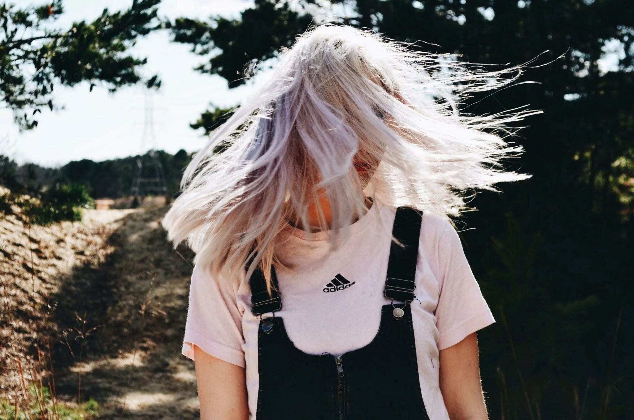 Эстетичные аватарки девушек. Аватарки для девушек эстетика. Авы для девочек эстетика. Эстетичные аватарки девушек. Девушка с короткими черными волосами.