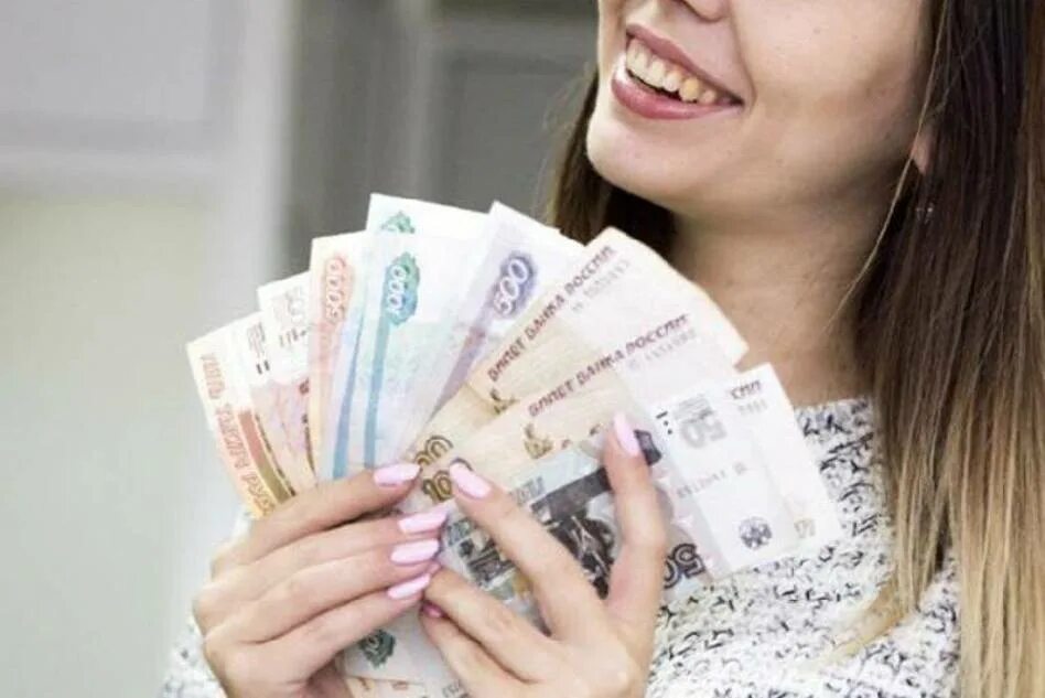 Надо денег займ номер. Женщина с рублями. деньги микрозайм. выдача денег. микрозайм наличными.