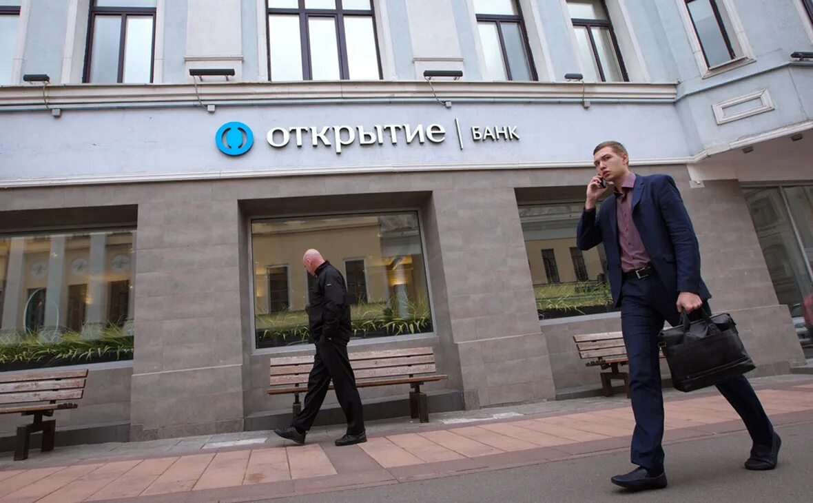 Владелец банка открытие. Банк открытие хозяин банка. Банк открытие в Америке. Фото Сергея Солонина киви банк.