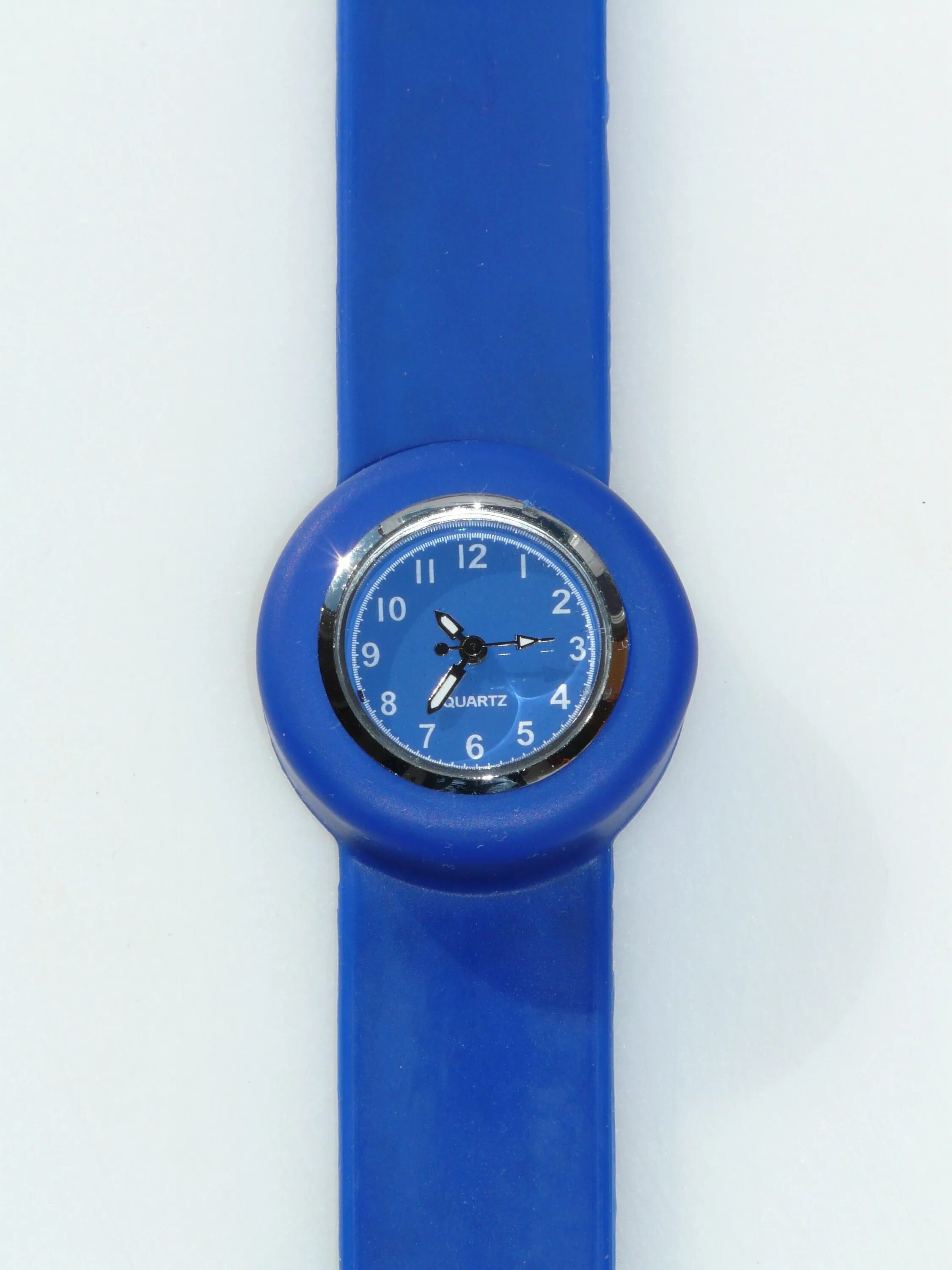 Синий час. Синие часы. Часы синие на руку. Синие прозрачные часы.