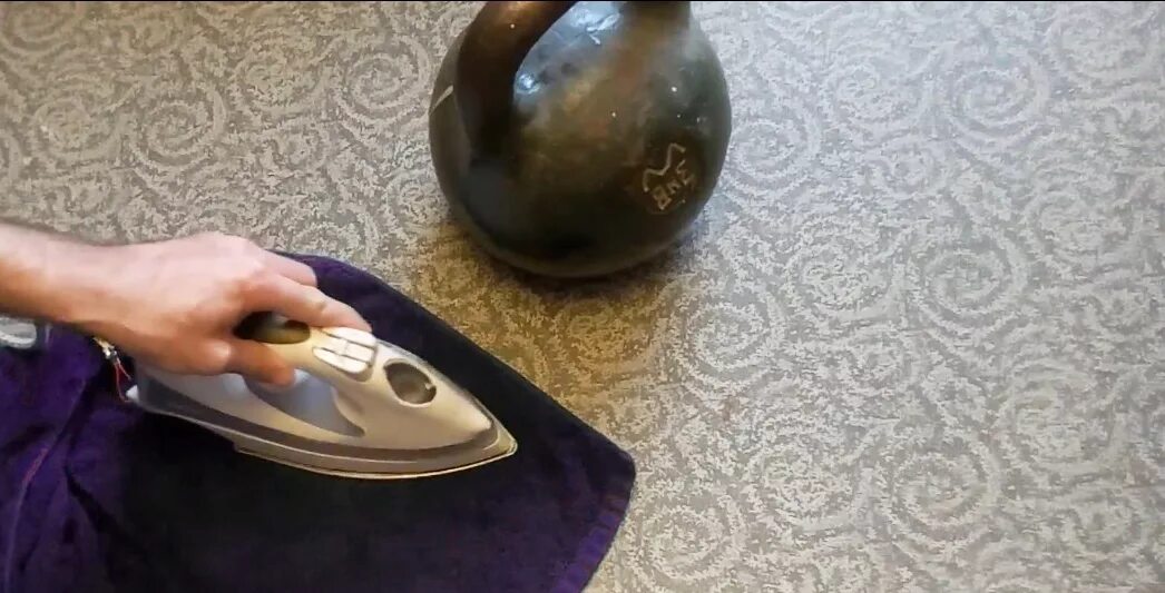 Лайфхак линолеум прожженный. Прожженный линолеум от кальяна. Линолеум таркетт вмятины. Изношенный линолеум. Бракованный линолеум.