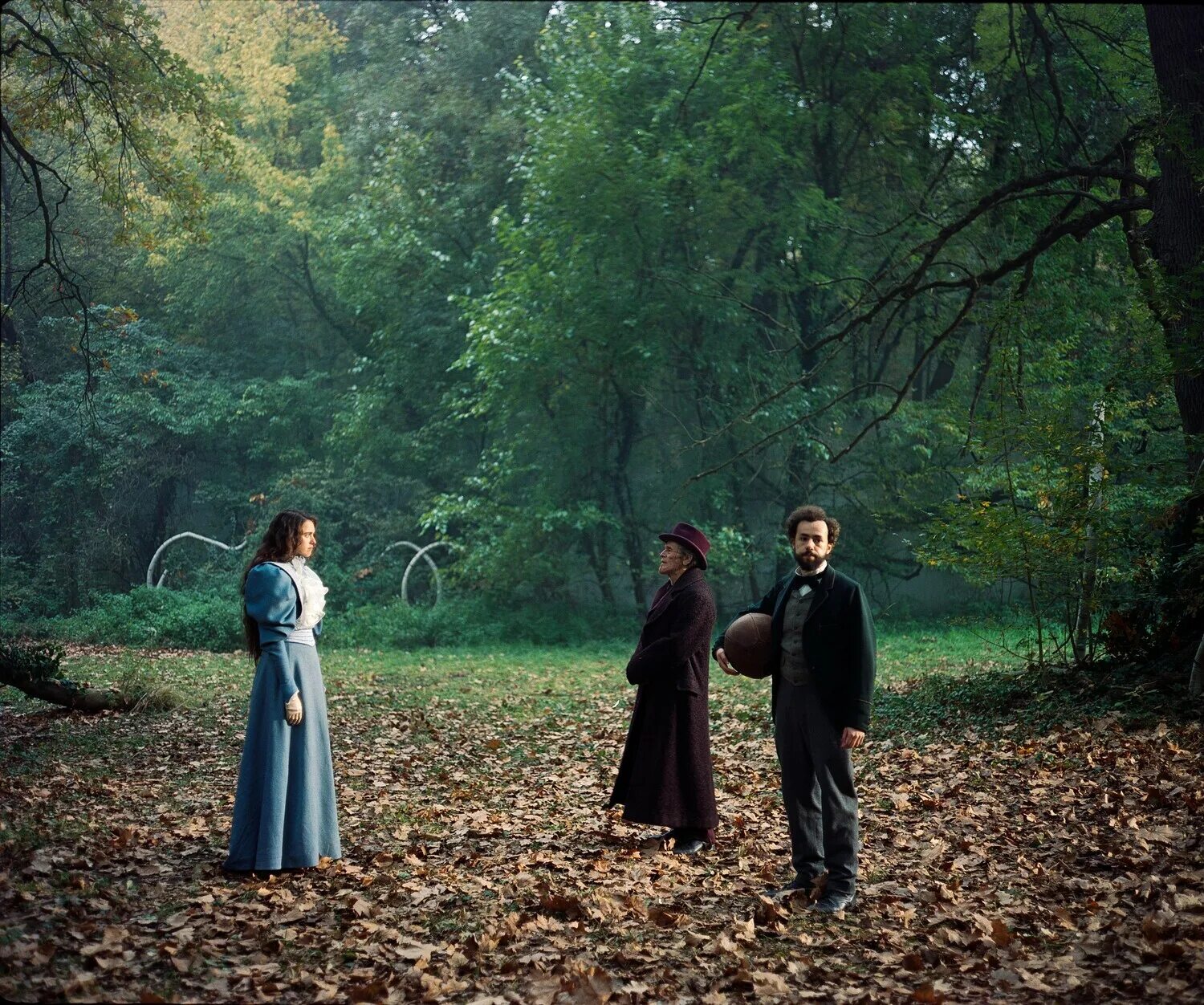 дыхание фильм 2023. женщина ученый из фильма. повтори кадр из фильма. бедные несчастные. бедные-несчастные фильм 2023.