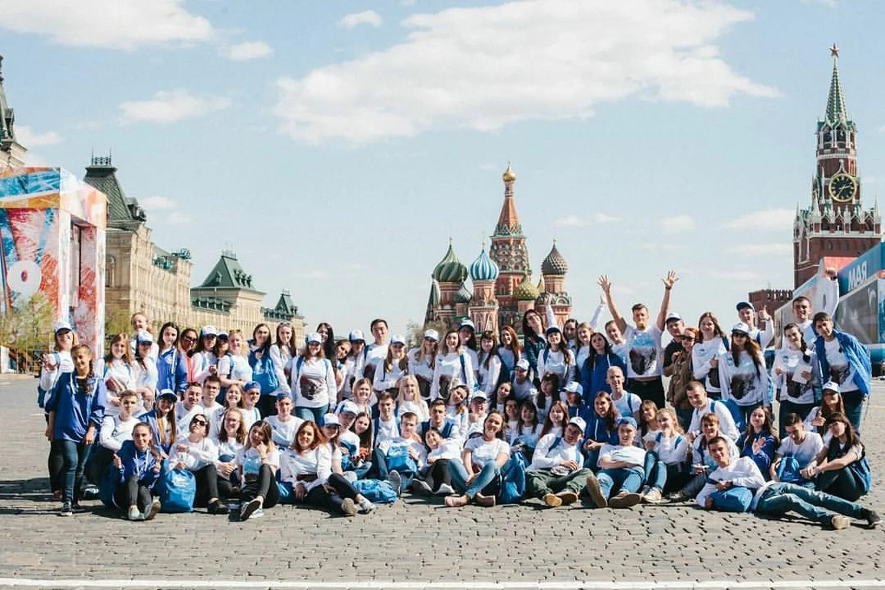 9 мая москва мероприятия. Послы Победы Москва. Послы Победы конкурс. Волонтеры Победы парад. Волонтеры Победы красная площадь.