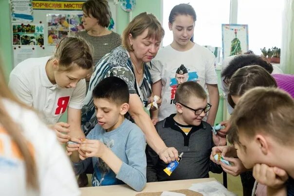 Школа для умственно-отсталых детей. Школа для умственно отсталых. Дети с умственной отсталостью в школе. Специальные школы для умственно отсталых детей.