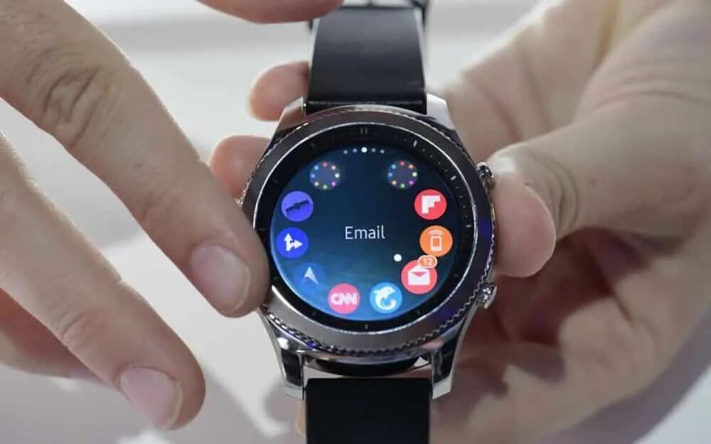 Лучшие смарт часы до 10000. Самсунг джиар 3. samsung gear s3 розовые. samsung smart watch. смарт часы самсунг 5.