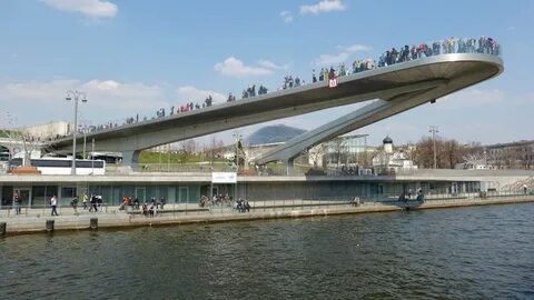 Стеклянный мост москва река