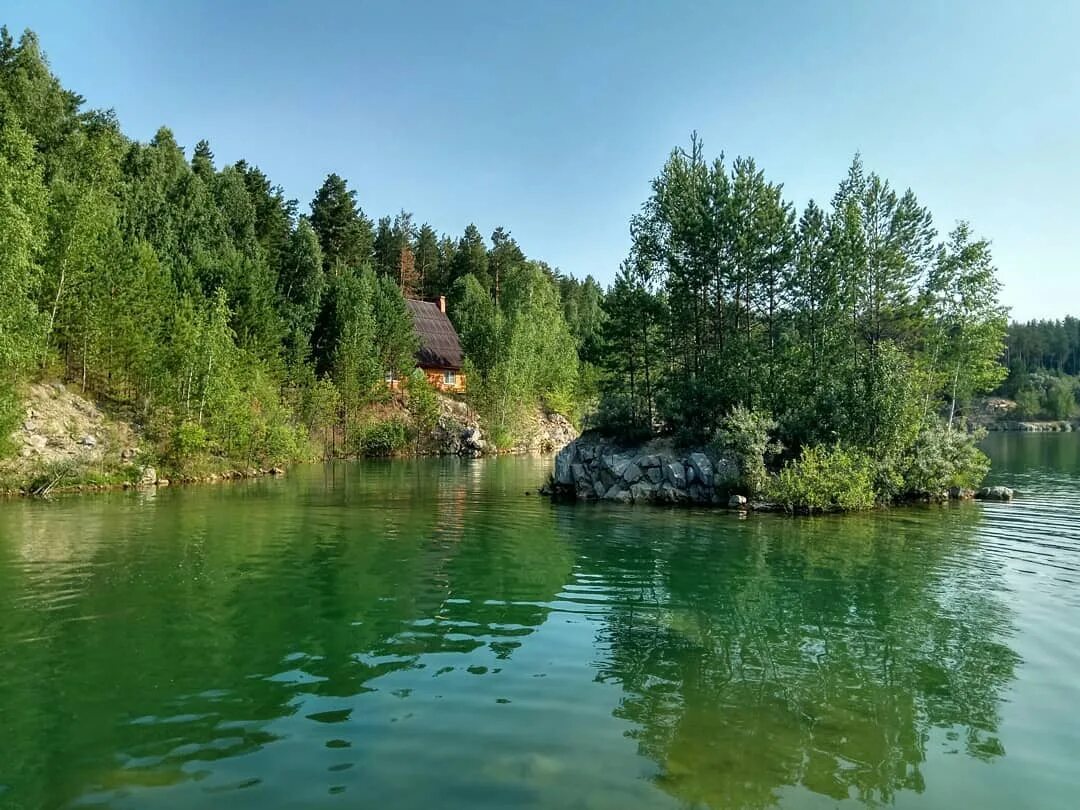 Купить озеро новосибирск. Абрашино мраморное озеро. Караканский Бор мраморное озеро. Озеро Абрашино Новосибирская. Абрашино мраморное озеро база.