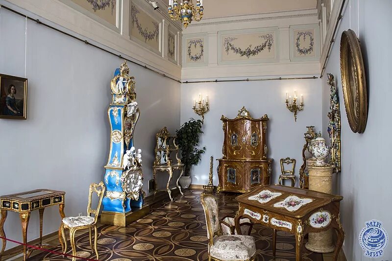 Тайные комнаты екатерины великой в санкт петербурге. Тайная комната катерины 2. Золотая комната екатерины 2 эрмитаж. Тайные комнаты екатерины великой в санкт петербурге. Трон императрицы екатерины 2.