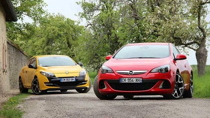 Opel astra l vs golf mk 8. Peugeot 308 2018 рядом с человеком. Opel astra vs. Opel vs vauxhall. Cx 7 vs megane 3.