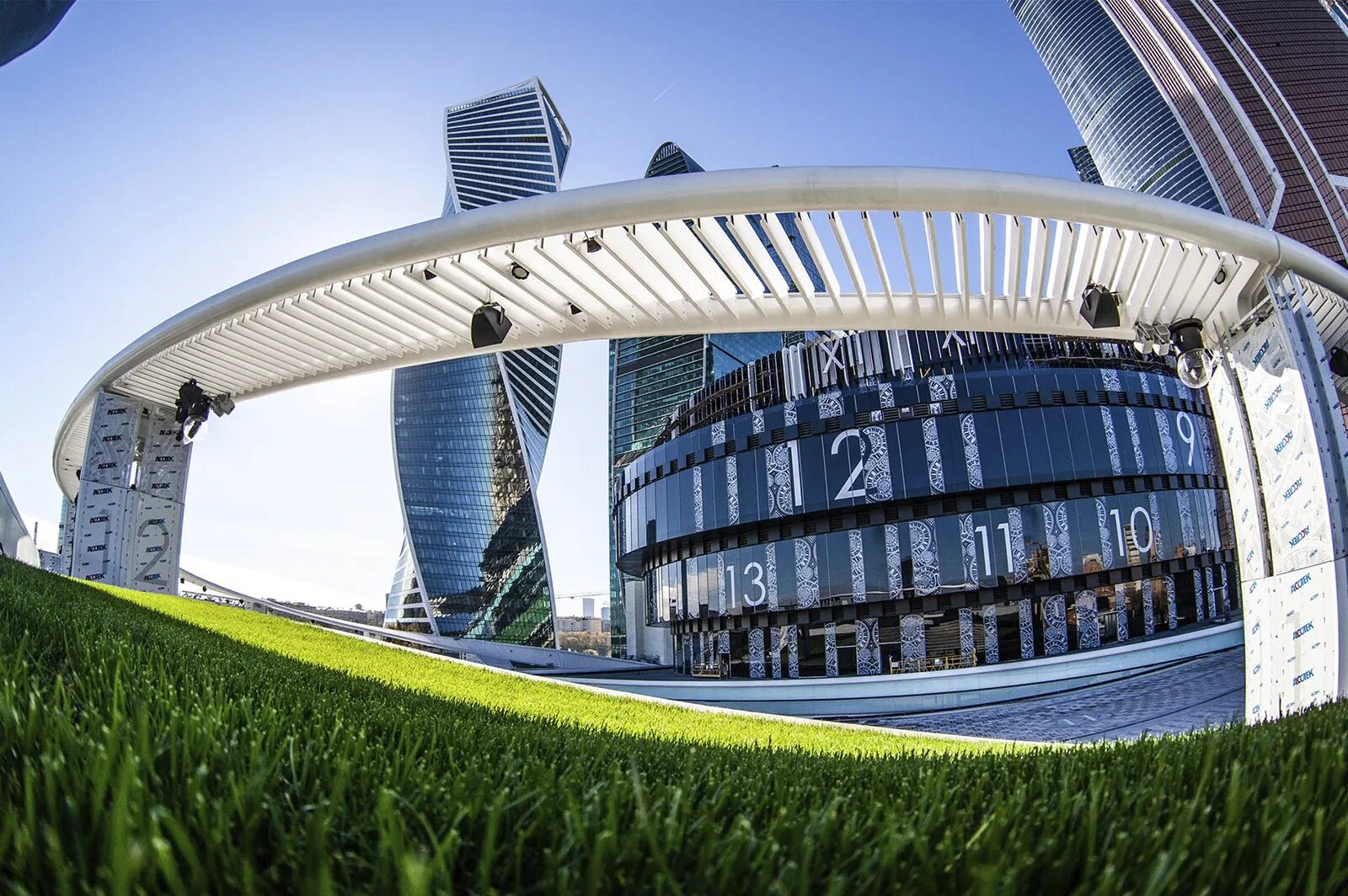 City parking building. Москва Сити площадь. Амфитеатр Москва Сити. Общегородская площадь Москва Сити. Галерея Эволюция Москва Сити.