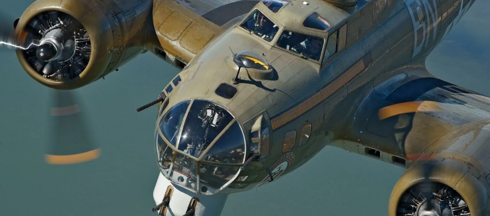 Б 17 кг. Boeing b-17 Flying Fortress кабина. B-17 Bomber. Б-17 летающая крепость. Бомбардировщик б-17 летающая крепость.