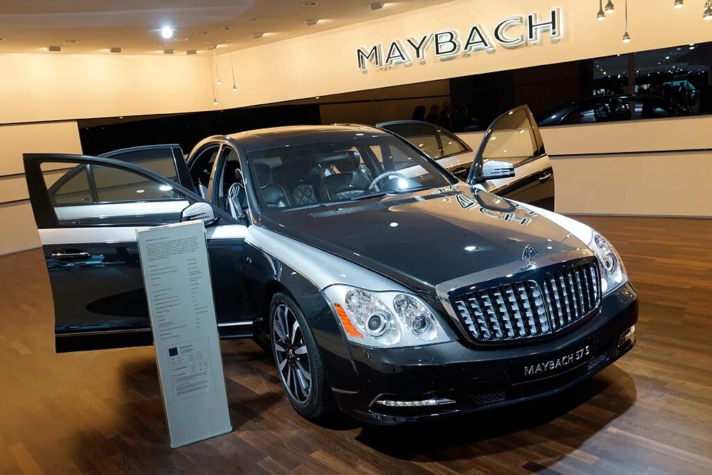 Что такое майбах. Maybach 57. Mercedes Maybach 57s. Майбах 57s салон. Mercedes Maybach 2011.