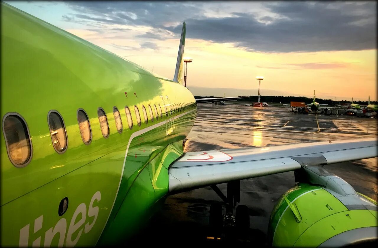 Самолёт s7 Airlines. А321 Neo s7 на закате. S7 1136 рейс. Наушники s7 Airlines.