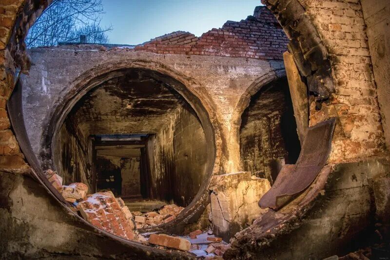 Шахта внутри. Заброшенная шахта. шахта изнутри. внутри шахты. шахта снаружи.