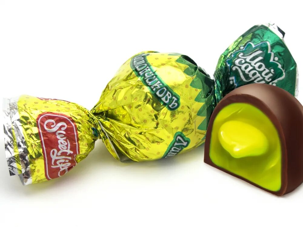 конфета в разрезе. конфеты желейные вкус клубника со сливками, красный октябрь. шоколадные конфеты с желейной начинкой. конфеты золушка махеев. конфеты золушка эссен продакшн.